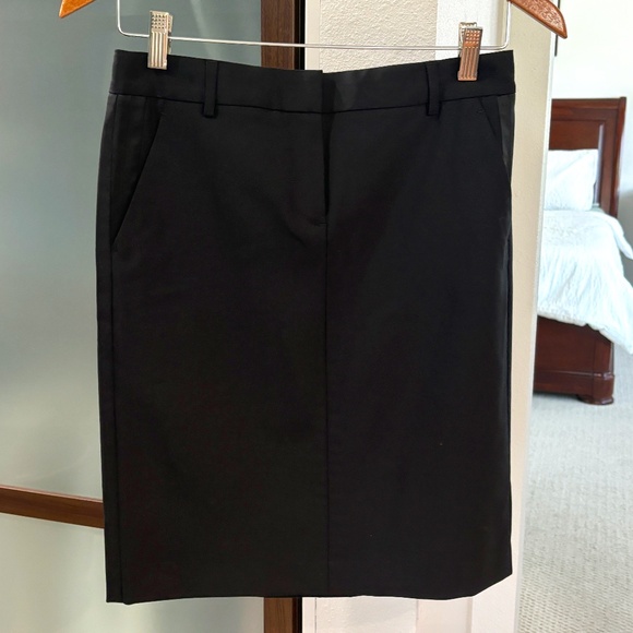 Theory "Sealy" Pencil Skirt NWOT - Black Size 2 (See Measurements) - Picture 1 of 9